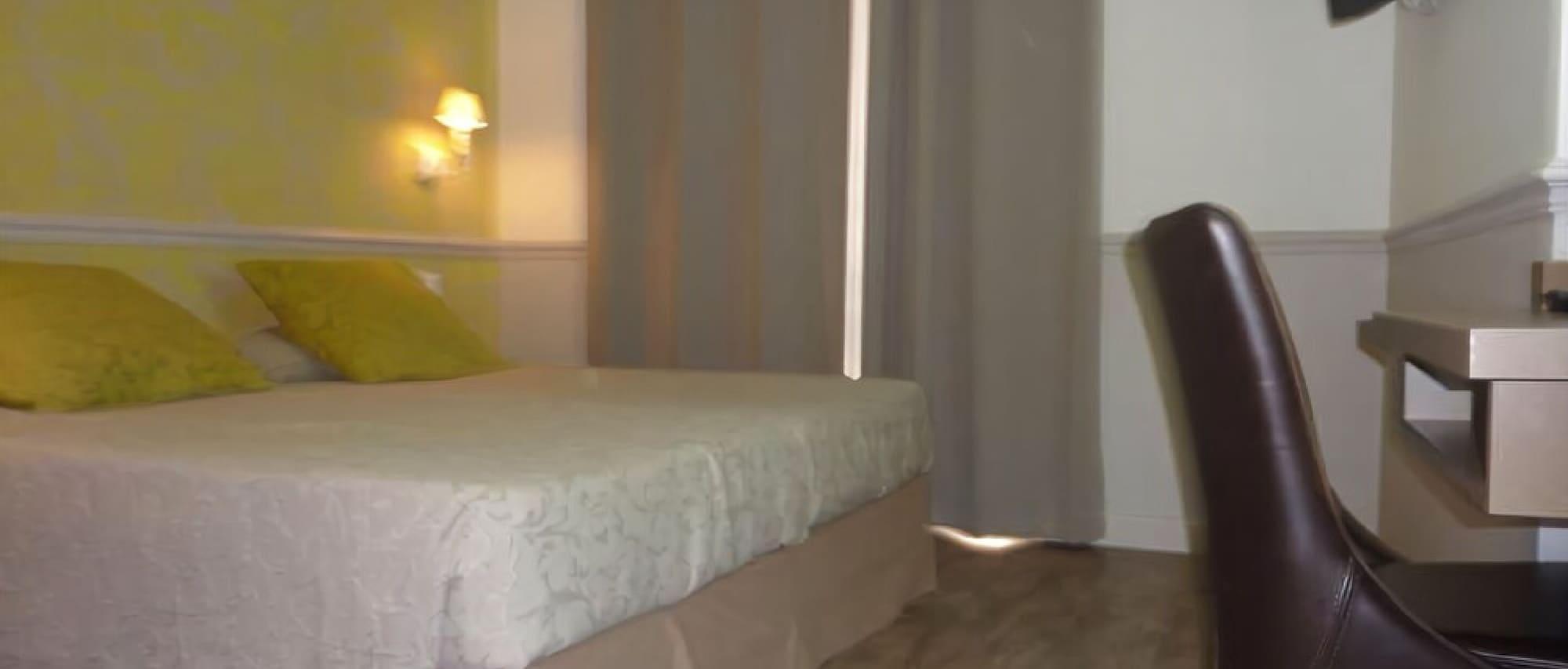 Hotel De La Cite Rougemont Paris Exteriör bild